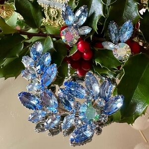1950's Blue Aria Glass Crystal Unsigned Judy Lee Brooch and Earrings Set